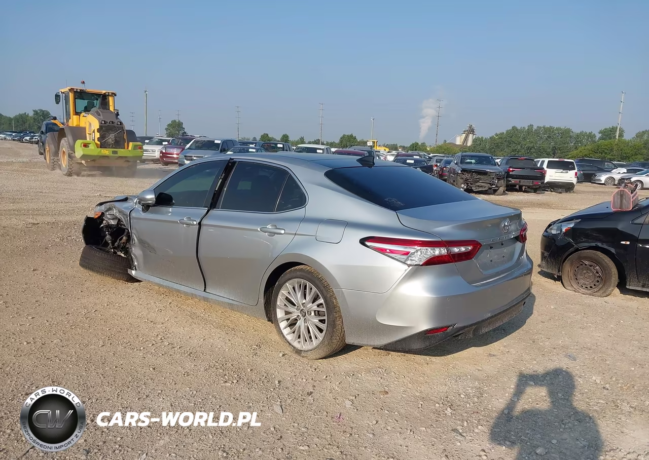 2018 Toyota Camry Xle VIN:4T1B11HK1JU037033 - 3