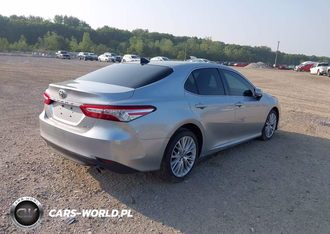 2018 Toyota Camry Xle VIN:4T1B11HK1JU037033 - 4