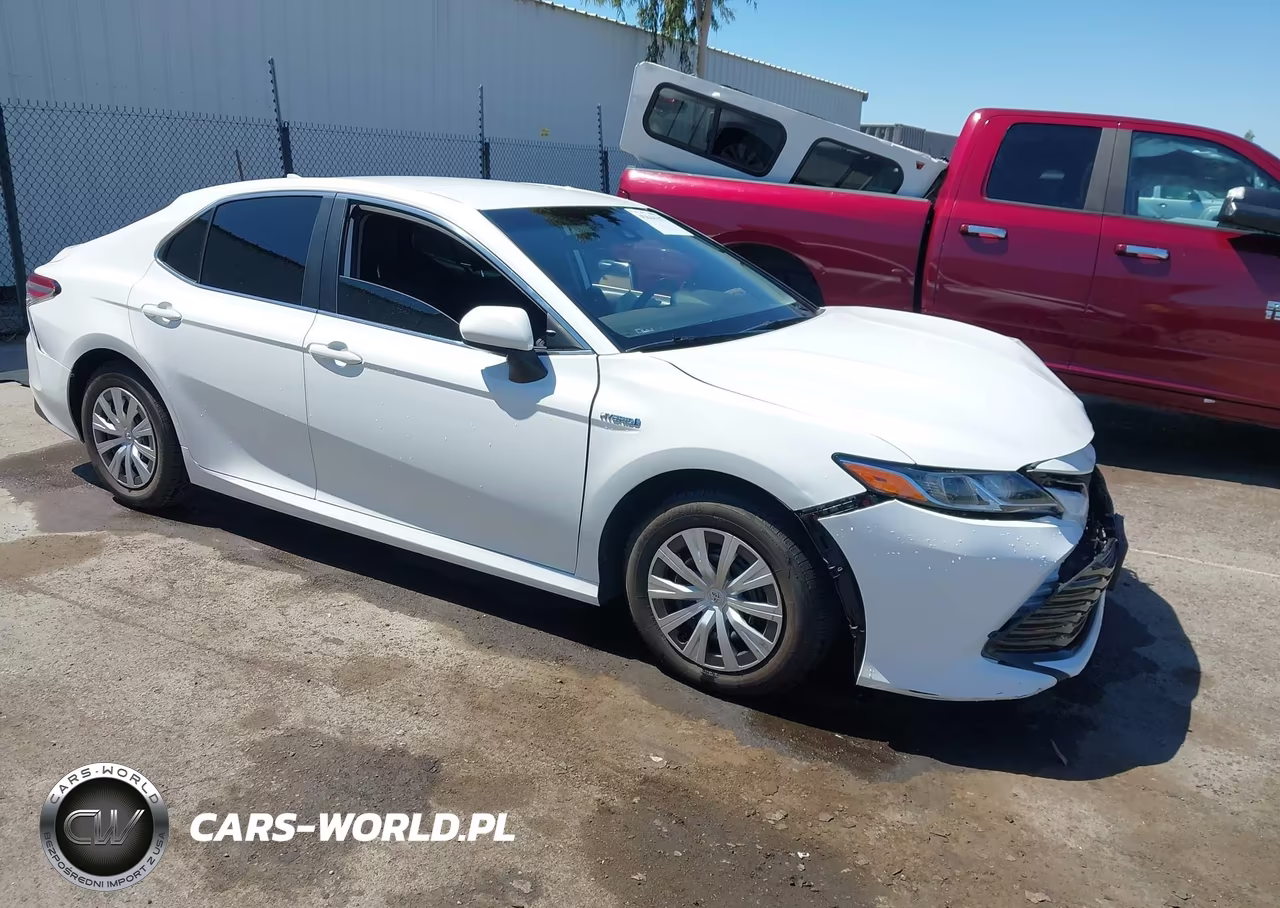 2020 Toyota Camry Le Hybrid – zdjęcie 1 z 16