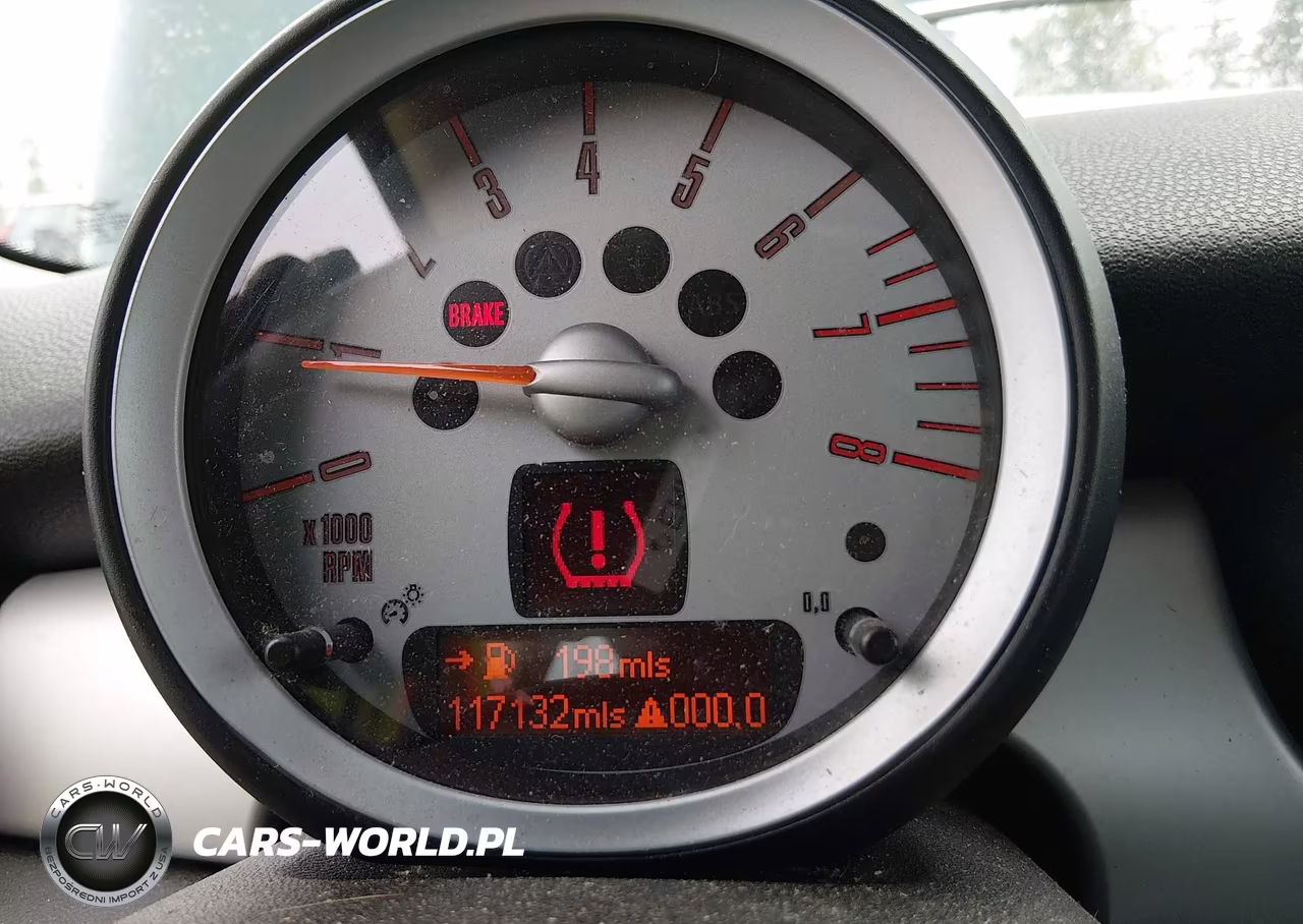 2007 Mini Cooper VIN:WMWMF33567TU60648 - 7