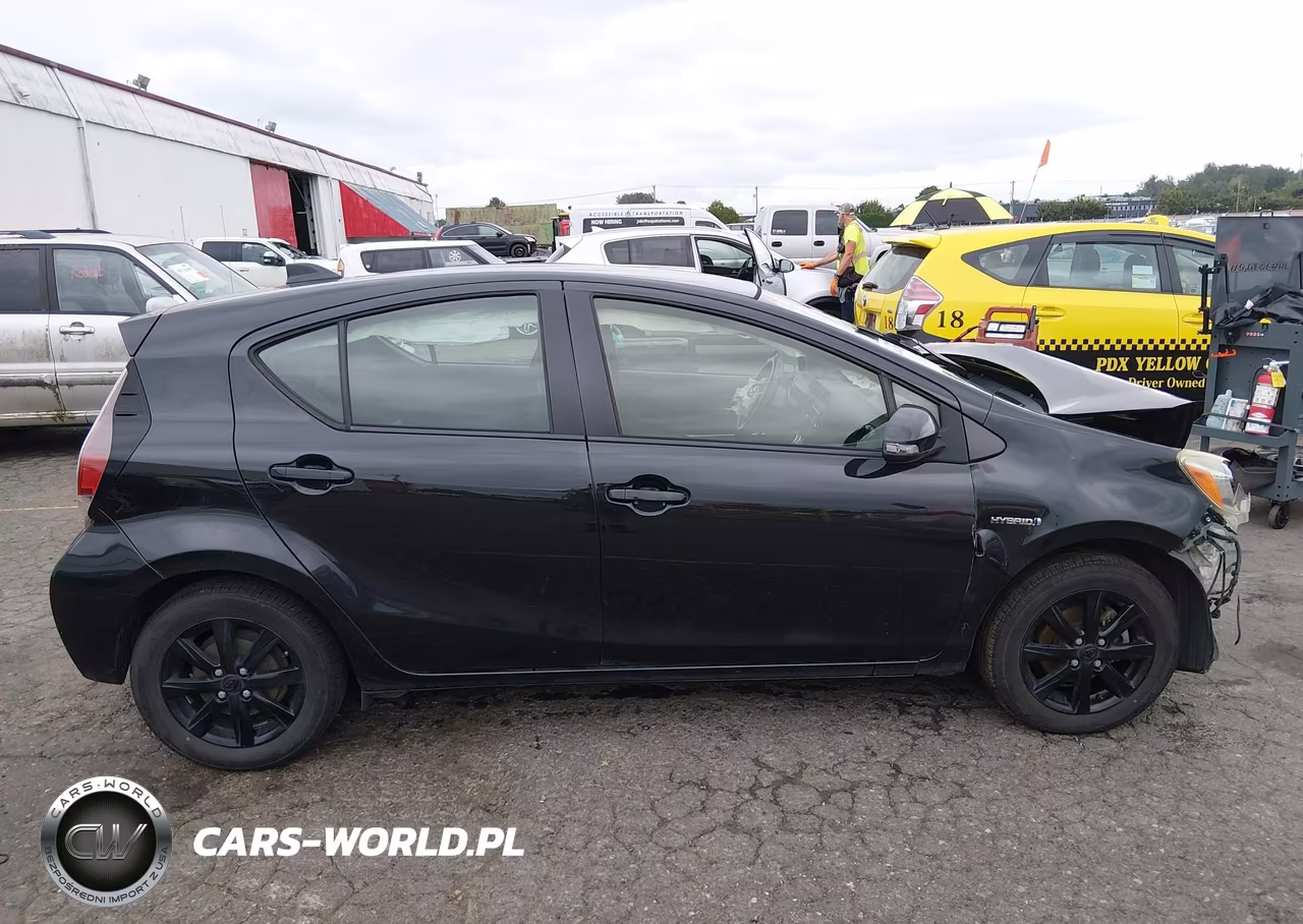 2016 Toyota Prius C Persona Series VIN:JTDKDTB36G1118788 - 13