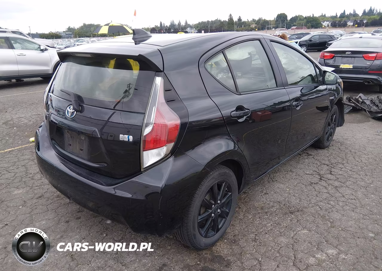 2016 Toyota Prius C Persona Series VIN:JTDKDTB36G1118788 - 4
