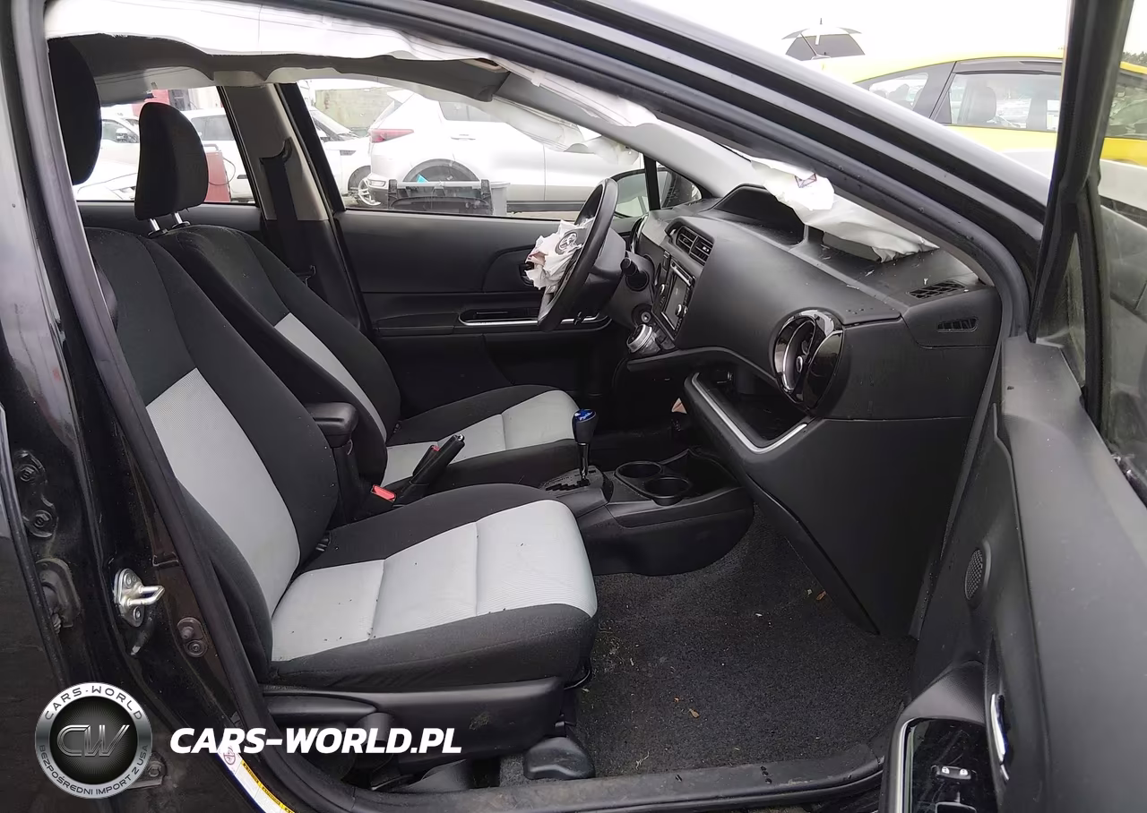 2016 Toyota Prius C Persona Series VIN:JTDKDTB36G1118788 - 5
