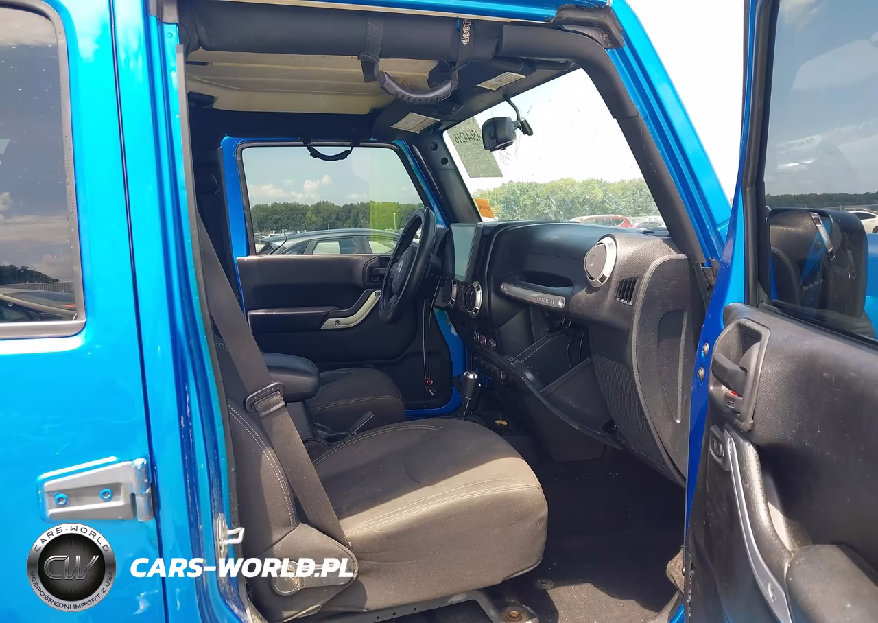 2016 Jeep Wrangler Unlimited Sahara VIN:1C4BJWEG9GL301972 - 5