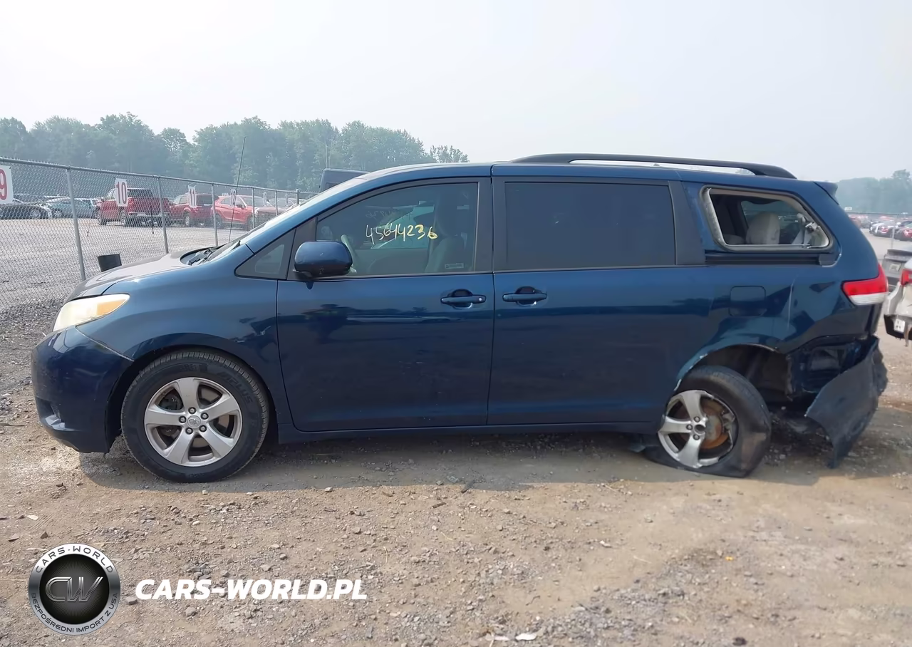 2011 Toyota Sienna Le V6 VIN:5TDKK3DC0BS156600 - 14