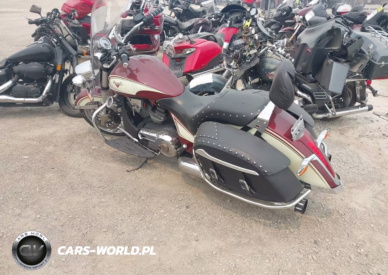 2013 Victory Motorcycles Cross Roads Classic VIN:5VPBW36N3D3015884 - 3
