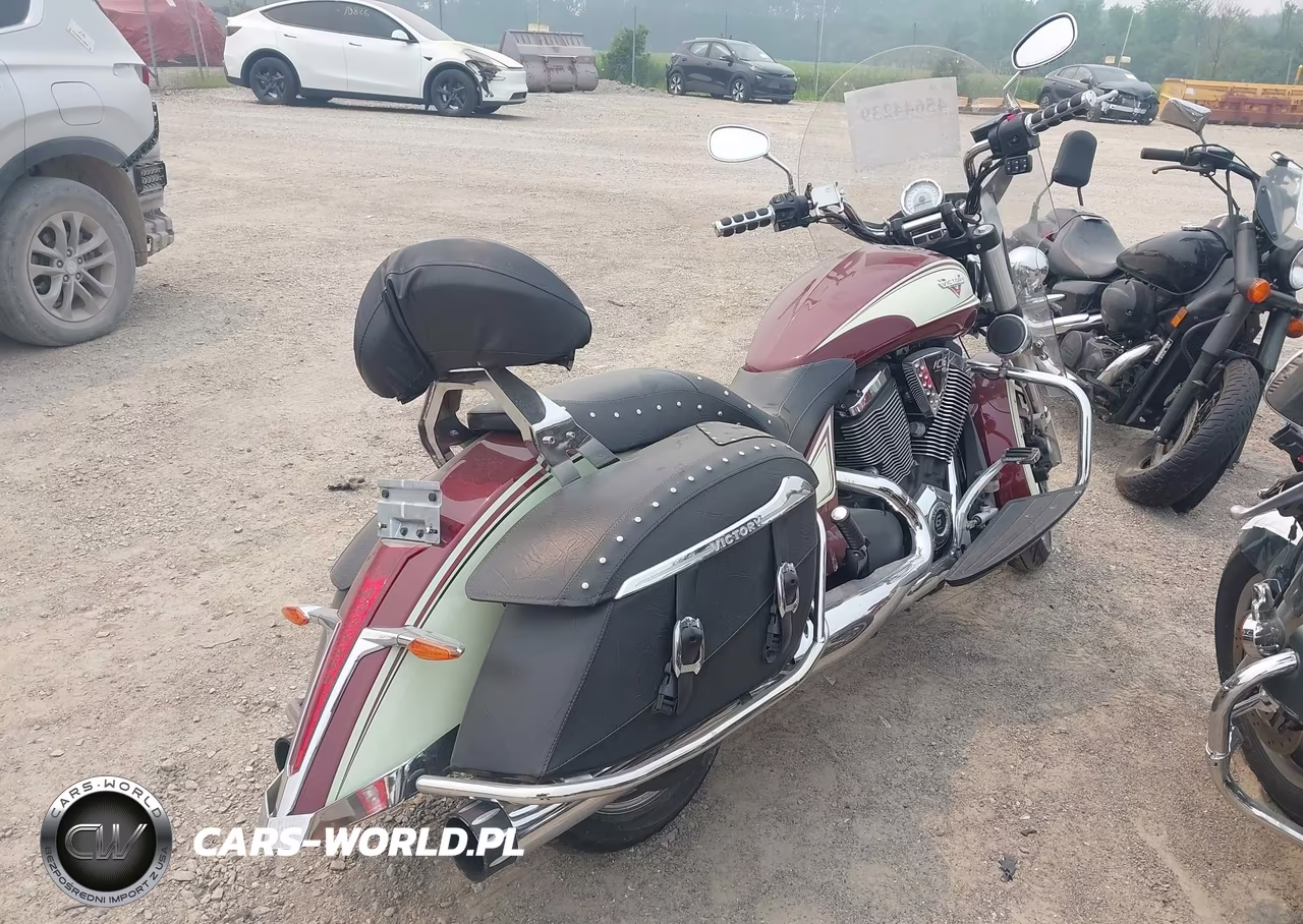 2013 Victory Motorcycles Cross Roads Classic VIN:5VPBW36N3D3015884 - 4