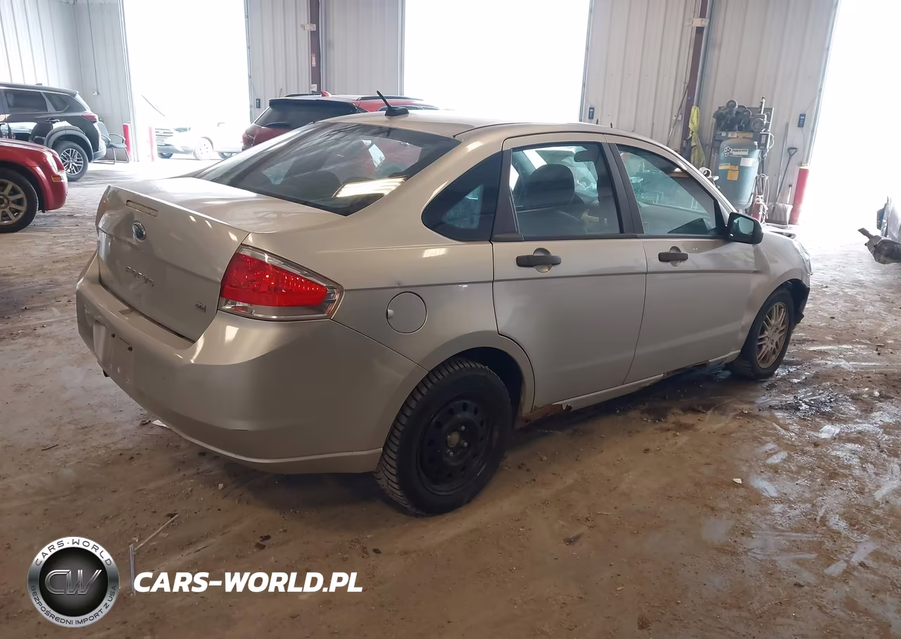 2010 Ford Focus Se VIN:1FAHP3FN6AW193066 - 4