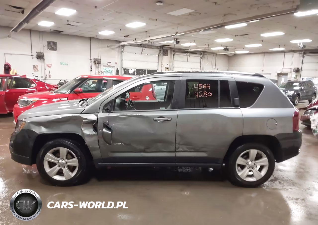 2014 Jeep Compass Latitude VIN:1C4NJDEB4ED532825 - 14