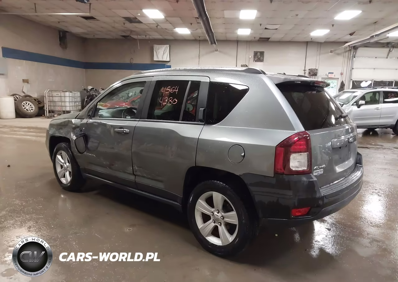 2014 Jeep Compass Latitude VIN:1C4NJDEB4ED532825 - 3
