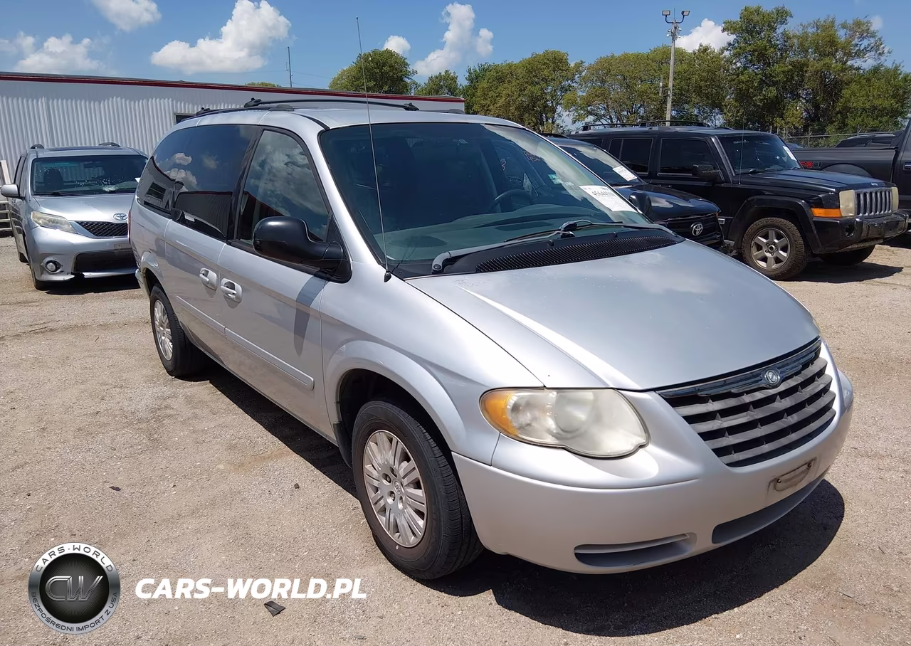 2005 Chrysler Town & Country Lx
