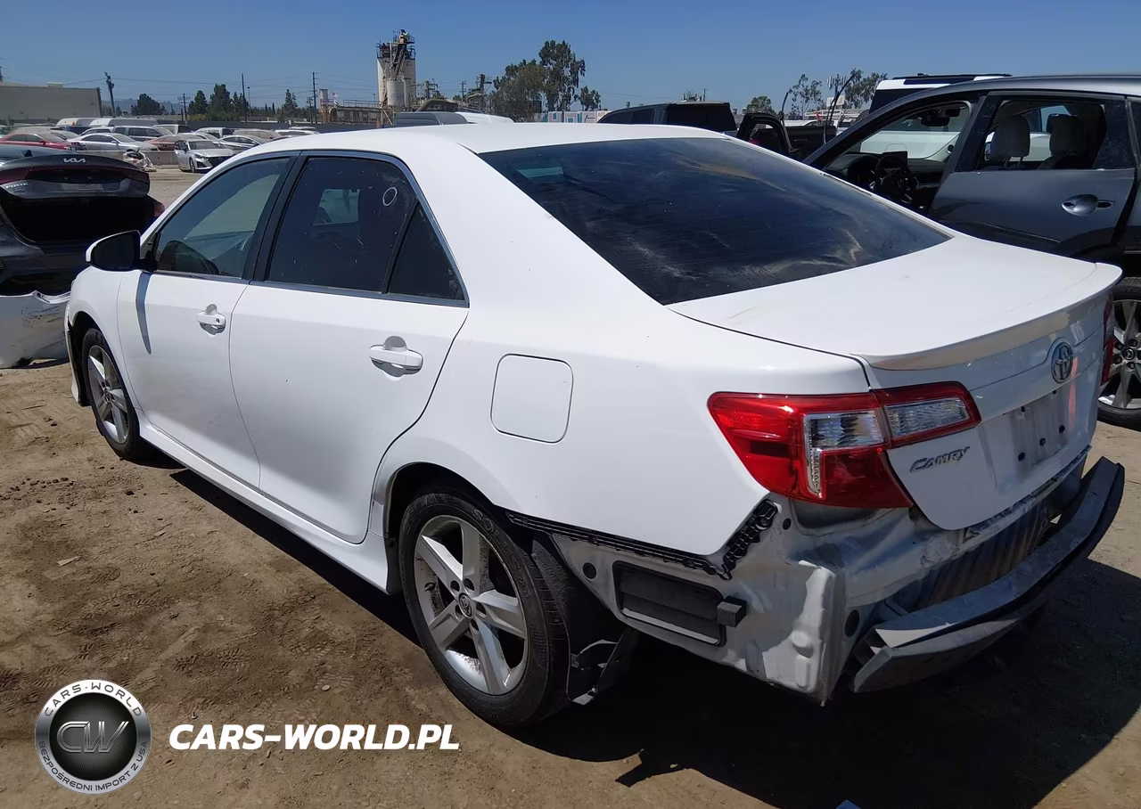 2014 Toyota Camry Se VIN:4T1BF1FK2EU842016 - 3