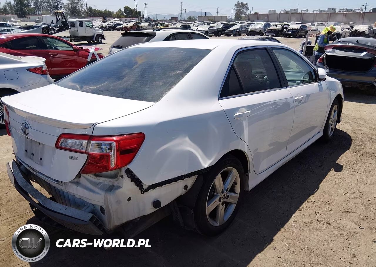 2014 Toyota Camry Se VIN:4T1BF1FK2EU842016 - 4
