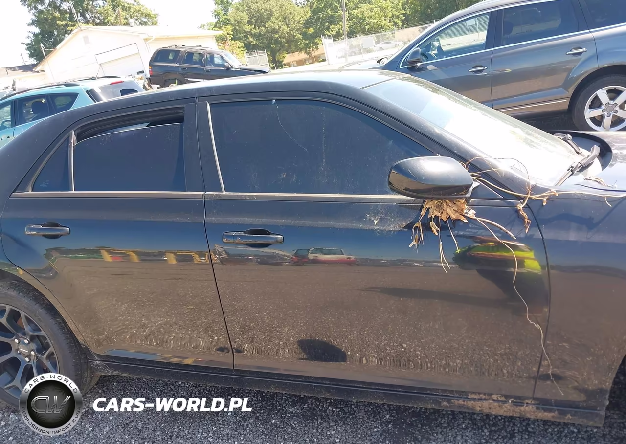 2019 Chrysler 300 S VIN:2C3CCABG5KH516944 - 12