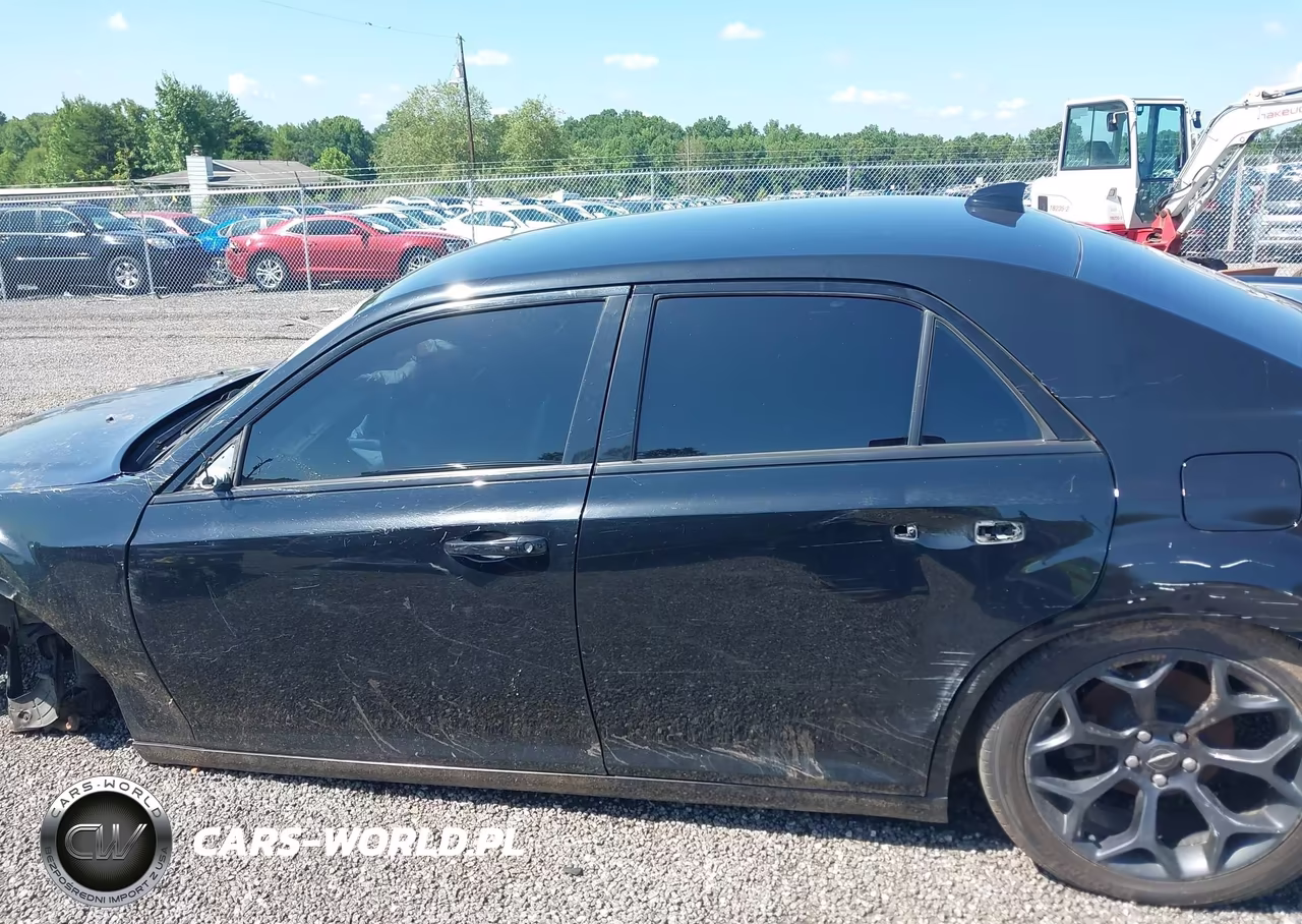 2019 Chrysler 300 S VIN:2C3CCABG5KH516944 - 13