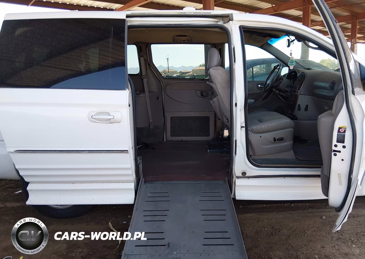 2002 Chrysler Town & Country Limited VIN:2C8GP64L52R533230 - 8