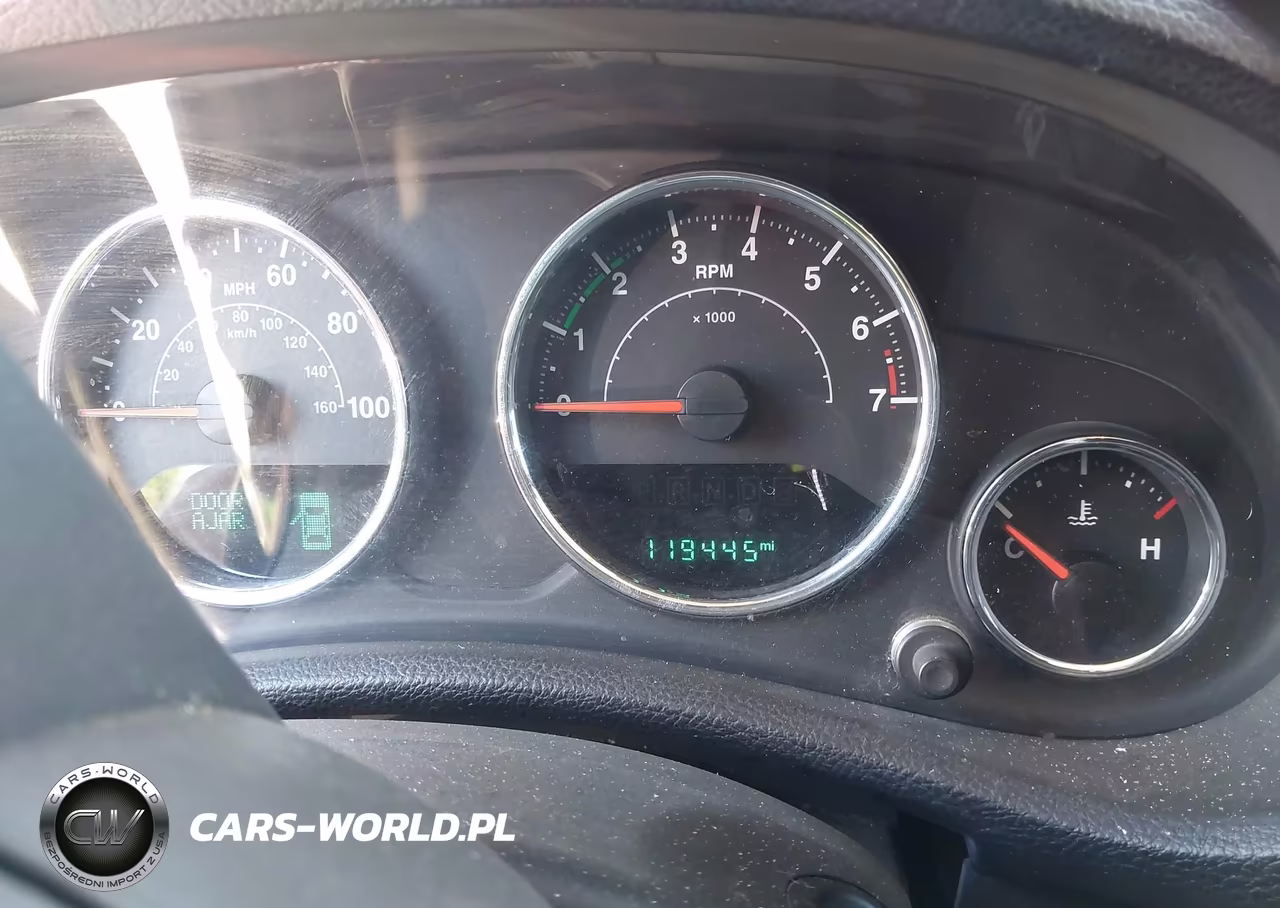 2014 Jeep Wrangler Unlimited Rubicon VIN:1C4BJWFG0EL303363 - 7