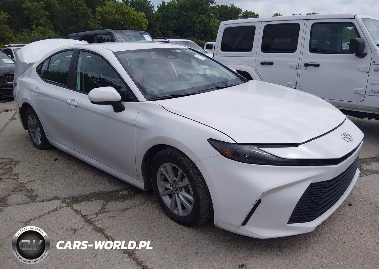 2025 Toyota Camry Le – zdjęcie 1 z 16