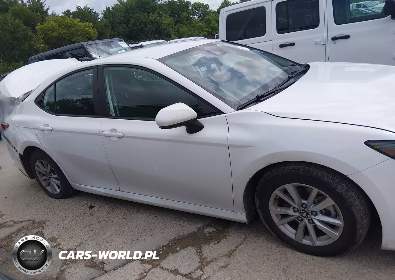 2025 Toyota Camry Le VIN:4T1DAACK0SU028728 - 13