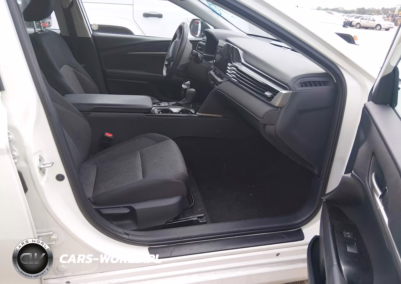 2025 Toyota Camry Le VIN:4T1DAACK0SU028728 - 5