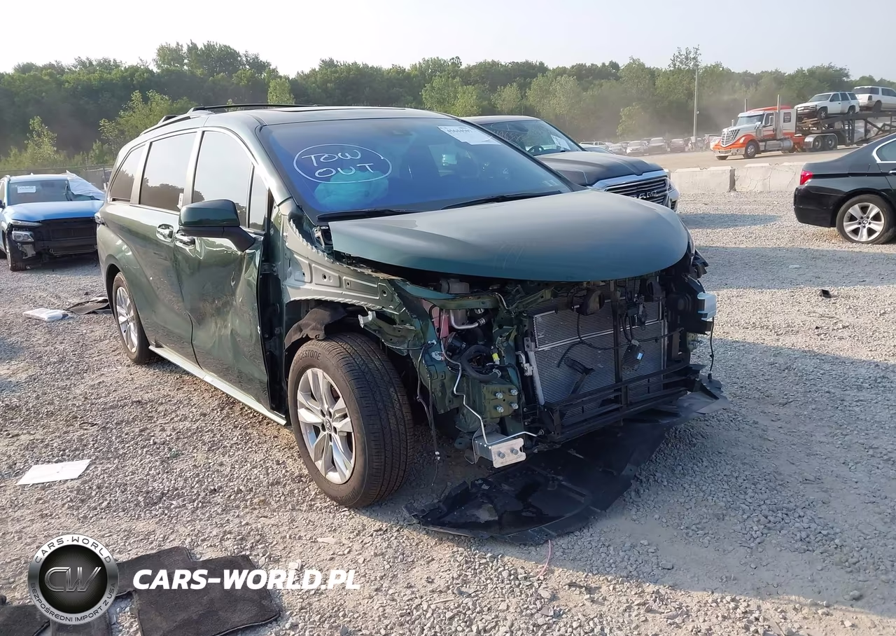 2025 Toyota Sienna Xle