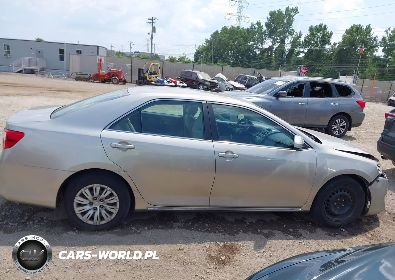 2014 Toyota Camry Le VIN:4T4BF1FK1ER440333 - 13