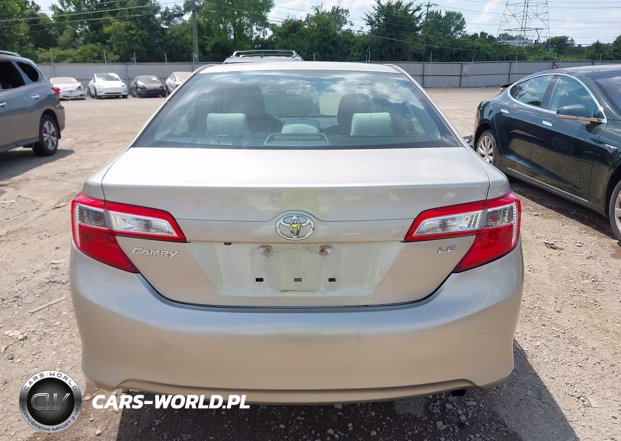 2014 Toyota Camry Le VIN:4T4BF1FK1ER440333 - 16