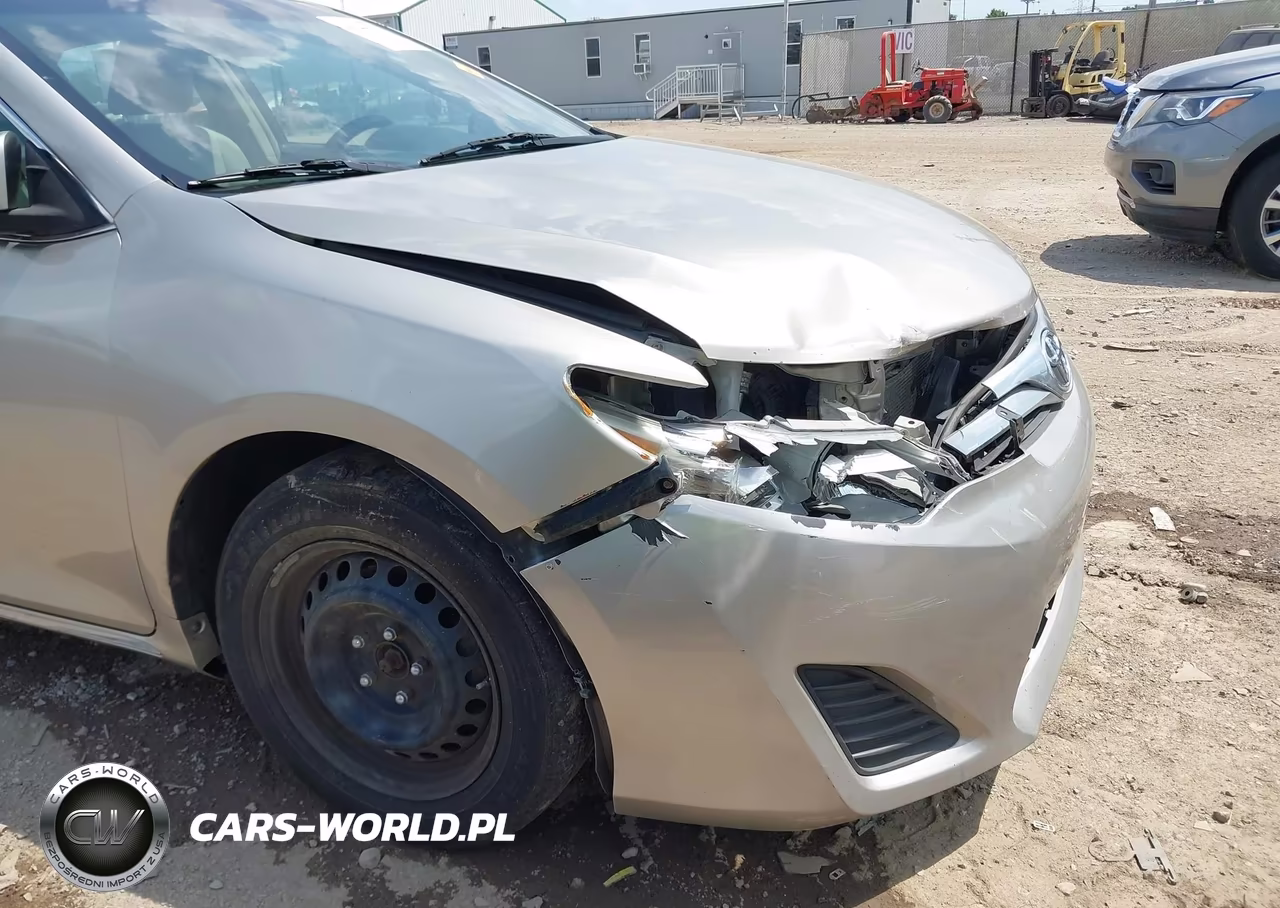 2014 Toyota Camry Le VIN:4T4BF1FK1ER440333 - 17