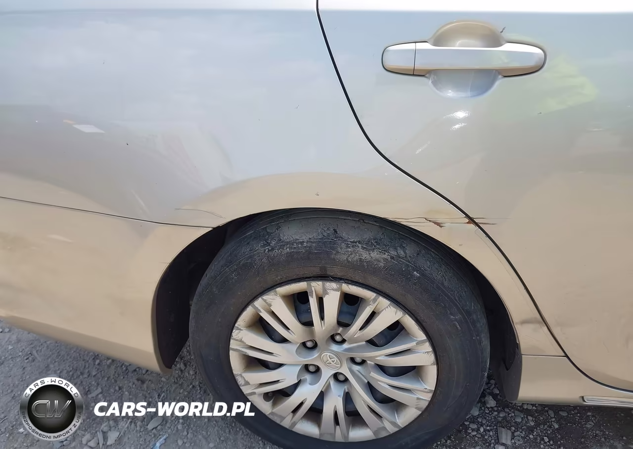 2014 Toyota Camry Le VIN:4T4BF1FK1ER440333 - 18