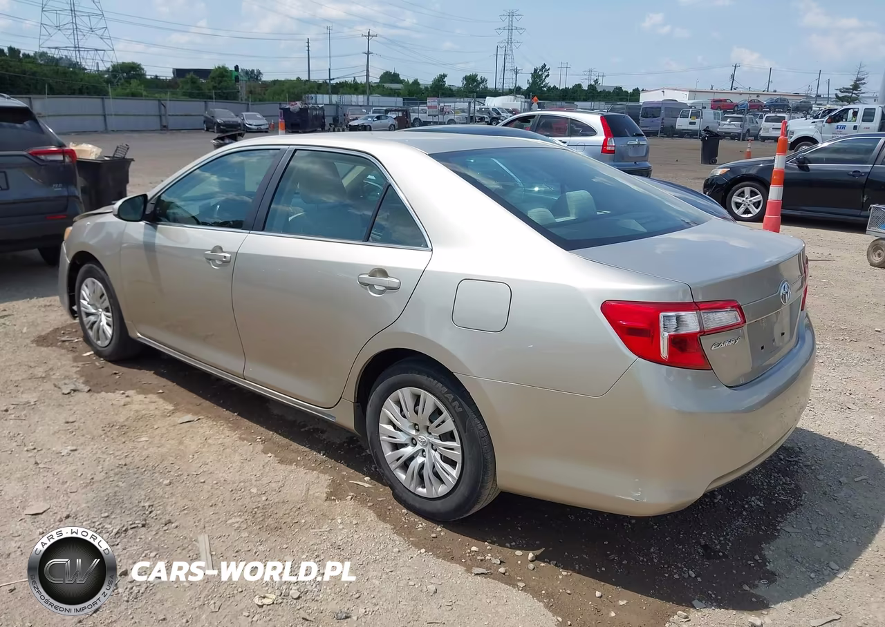 2014 Toyota Camry Le VIN:4T4BF1FK1ER440333 - 3