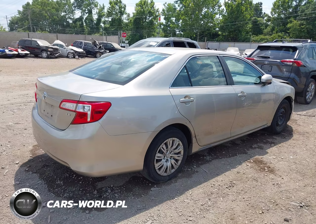 2014 Toyota Camry Le VIN:4T4BF1FK1ER440333 - 4