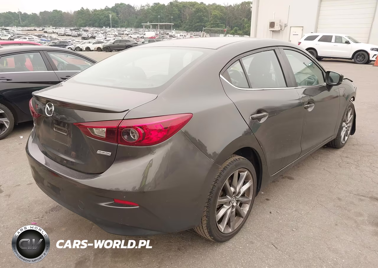 2018 Mazda Mazda3 Touring VIN:3MZBN1V37JM234196 - 4