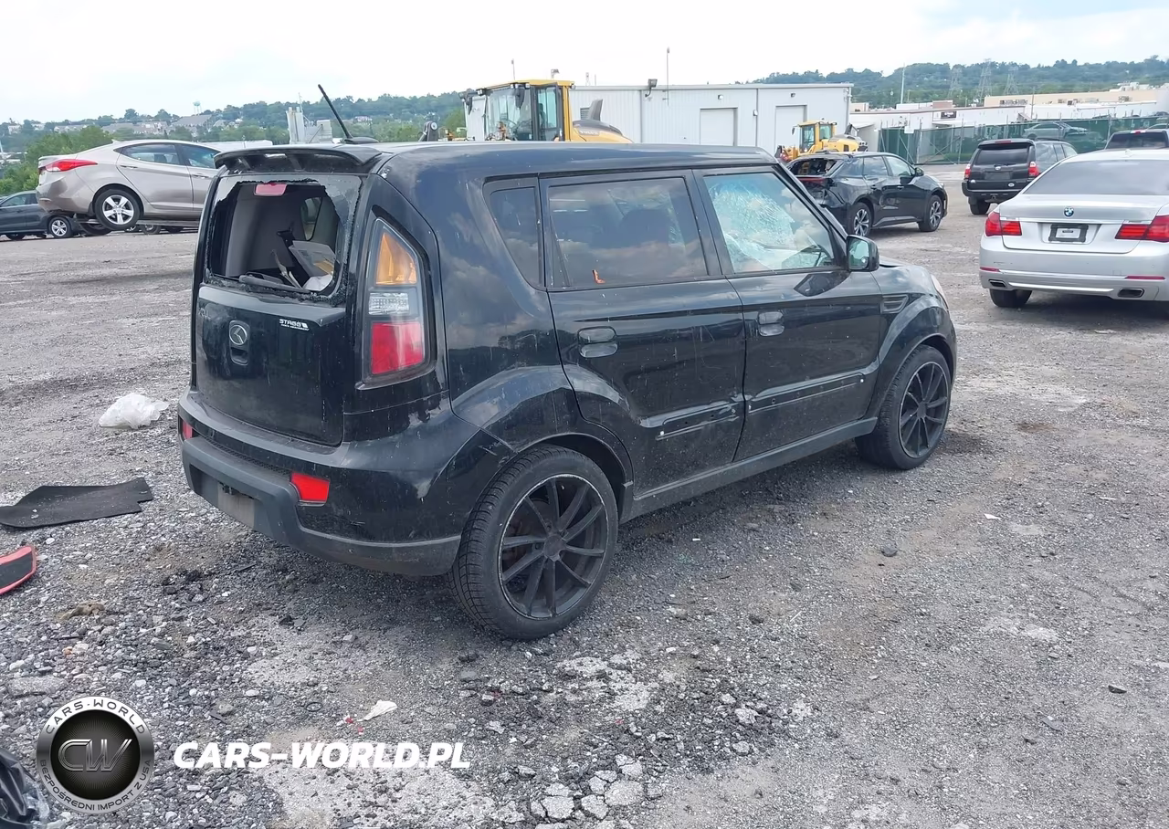 2010 Kia Soul Sport VIN:KNDJT2A27A7049373 - 4