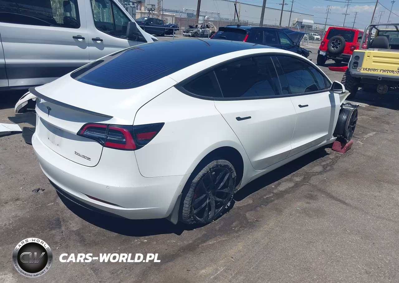 2018 Tesla Model 3 Long Range-Performance VIN:5YJ3E1EB0JF106563 - 4