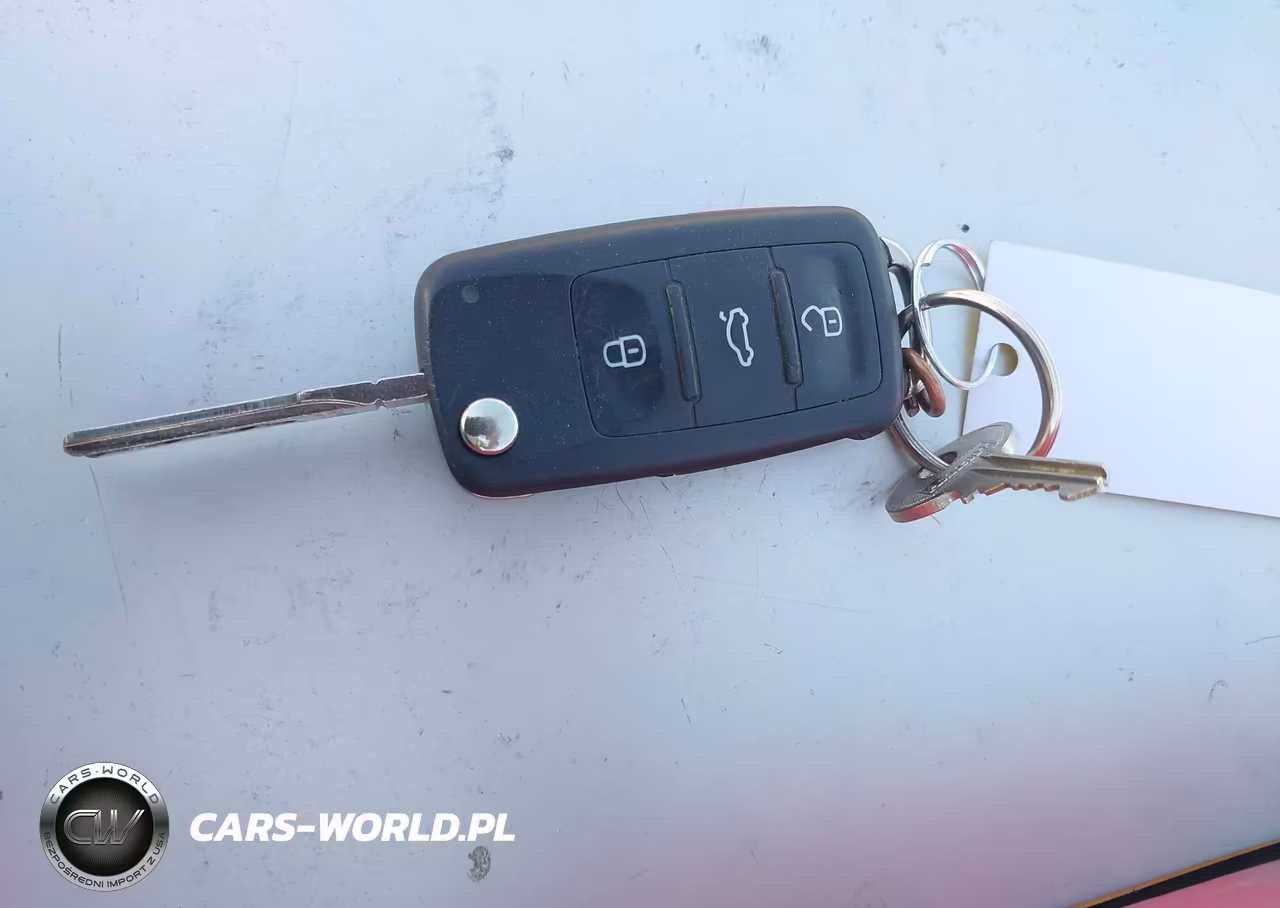 2013 Volkswagen Beetle 2.5L VIN:3VWJP7AT6DM675384 - 11