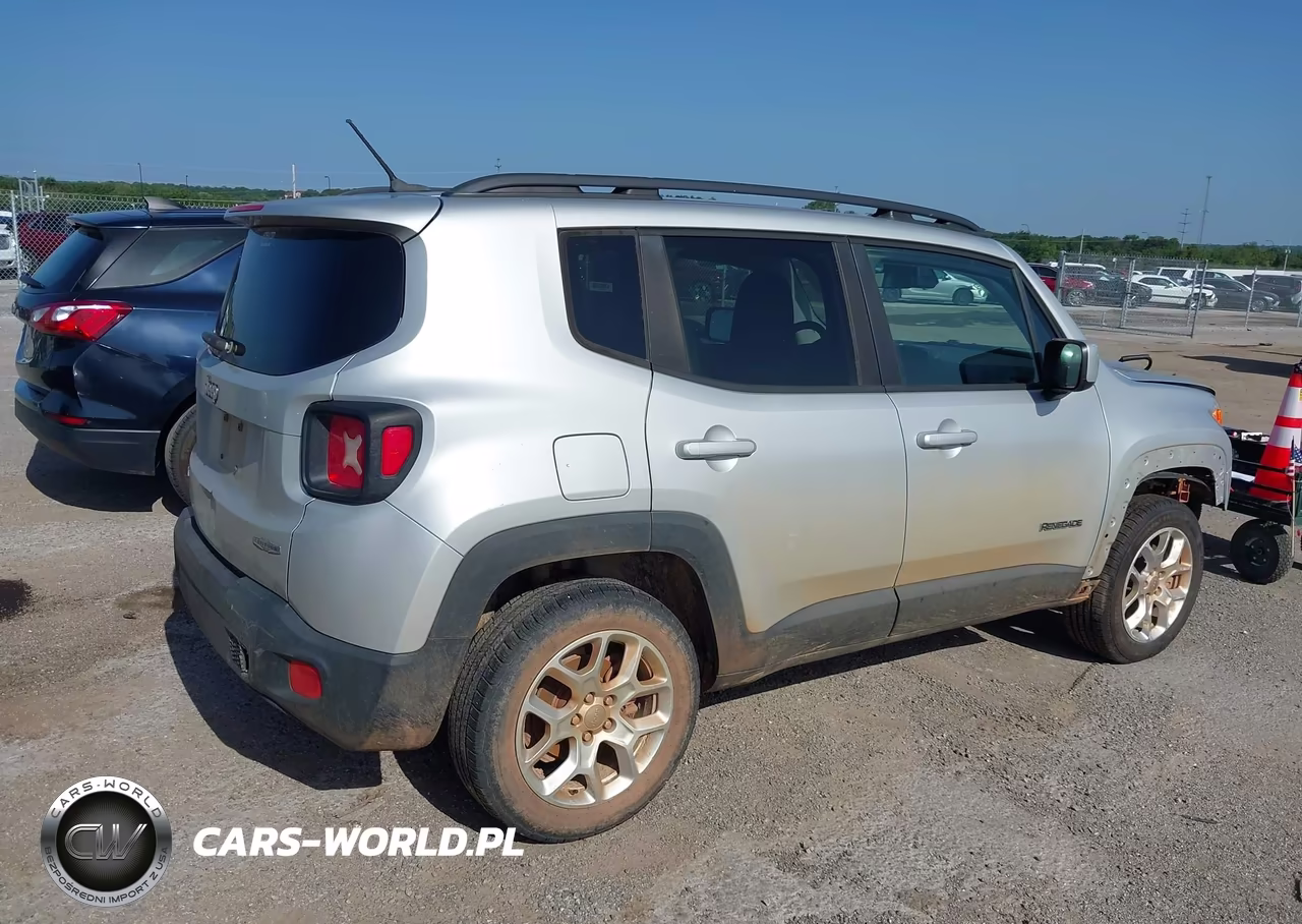 2017 Jeep Renegade Latitude VIN:ZACCJBBBXHPE64729 - 4