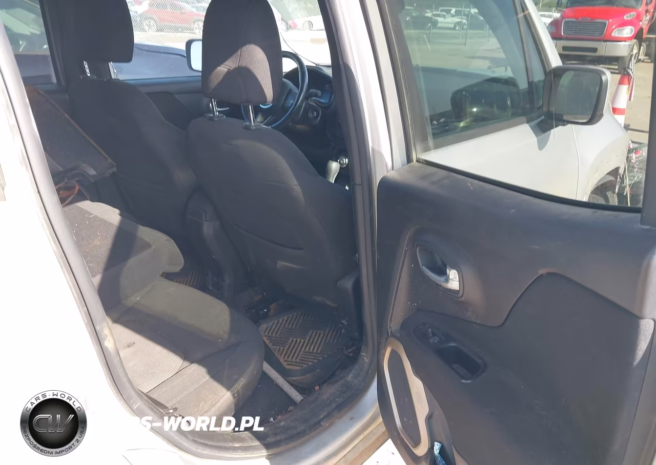 2017 Jeep Renegade Latitude VIN:ZACCJBBBXHPE64729 - 8