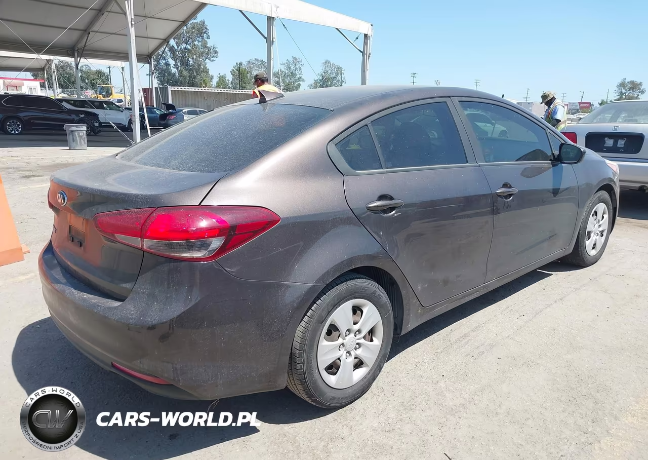 2018 Kia Forte Lx VIN:3KPFL4A78JE180809 - 4