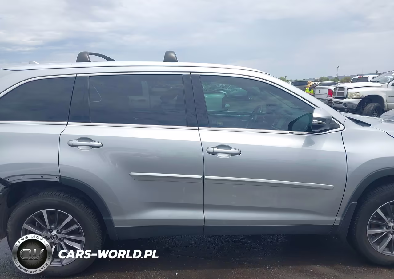 2019 Toyota Highlander Xle VIN:5TDJZRFH5KS981499 - 14