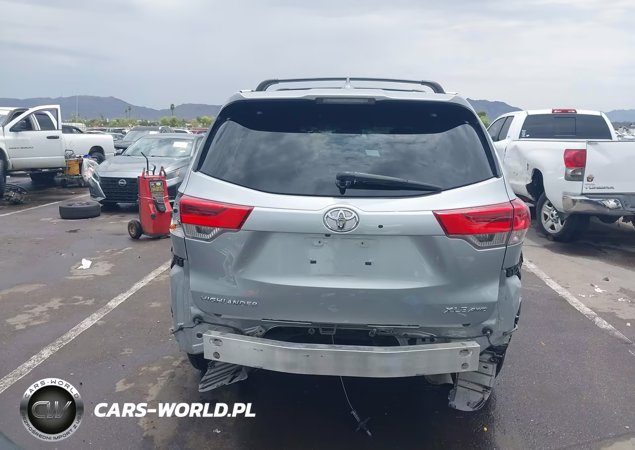 2019 Toyota Highlander Xle VIN:5TDJZRFH5KS981499 - 17