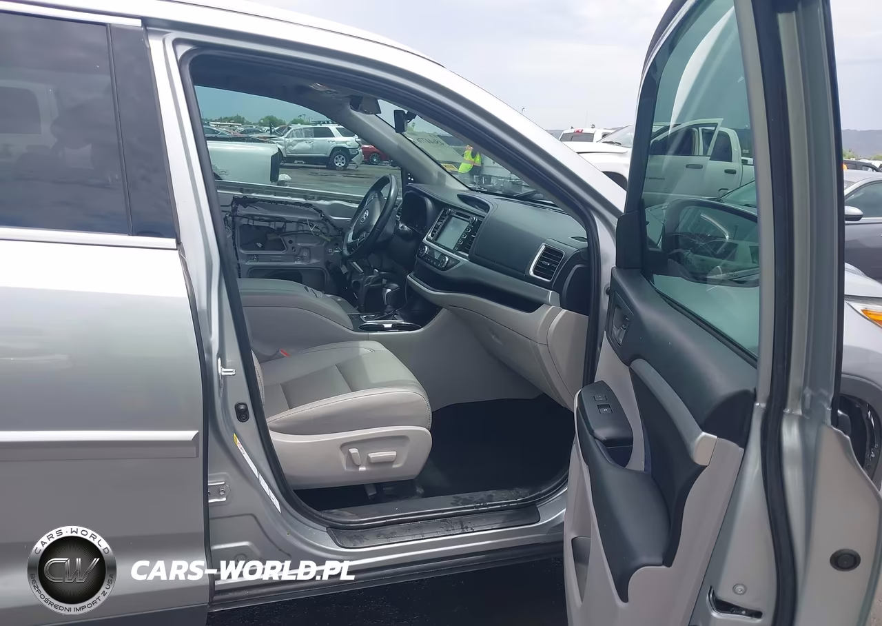 2019 Toyota Highlander Xle VIN:5TDJZRFH5KS981499 - 5