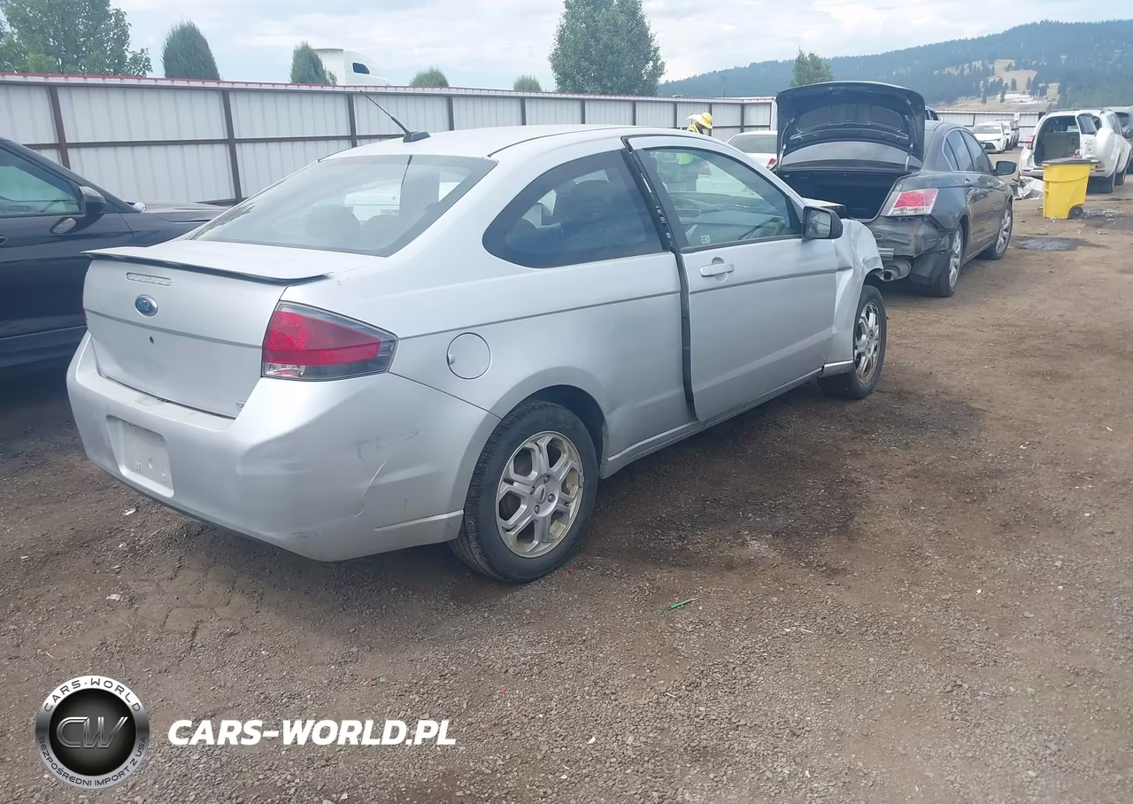 2009 Ford Focus Se VIN:1FAHP32N39W141640 - 4