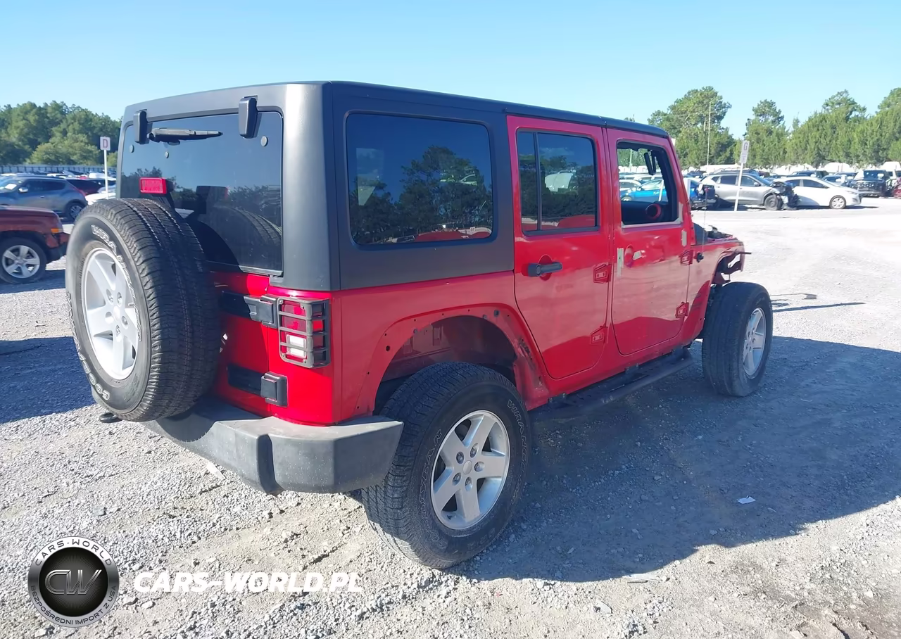 2015 Jeep Wrangler Unlimited Sport VIN:1C4BJWDG7FL670944 - 4