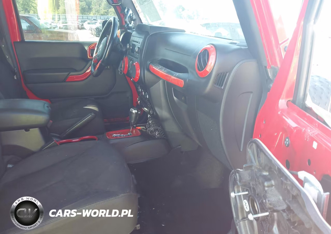 2015 Jeep Wrangler Unlimited Sport VIN:1C4BJWDG7FL670944 - 5