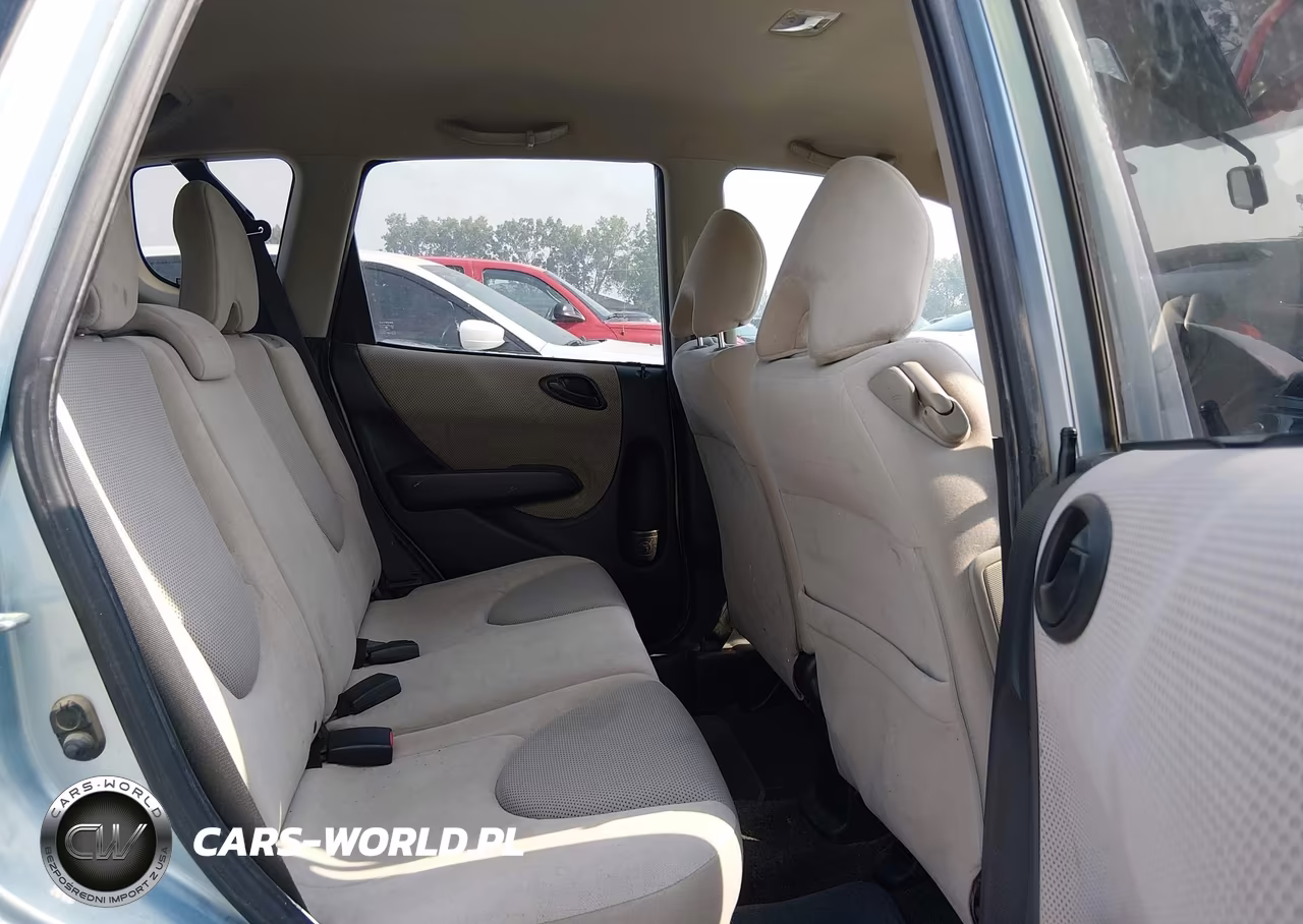 2007 Honda Fit VIN:JHMGD38477S045073 - 8