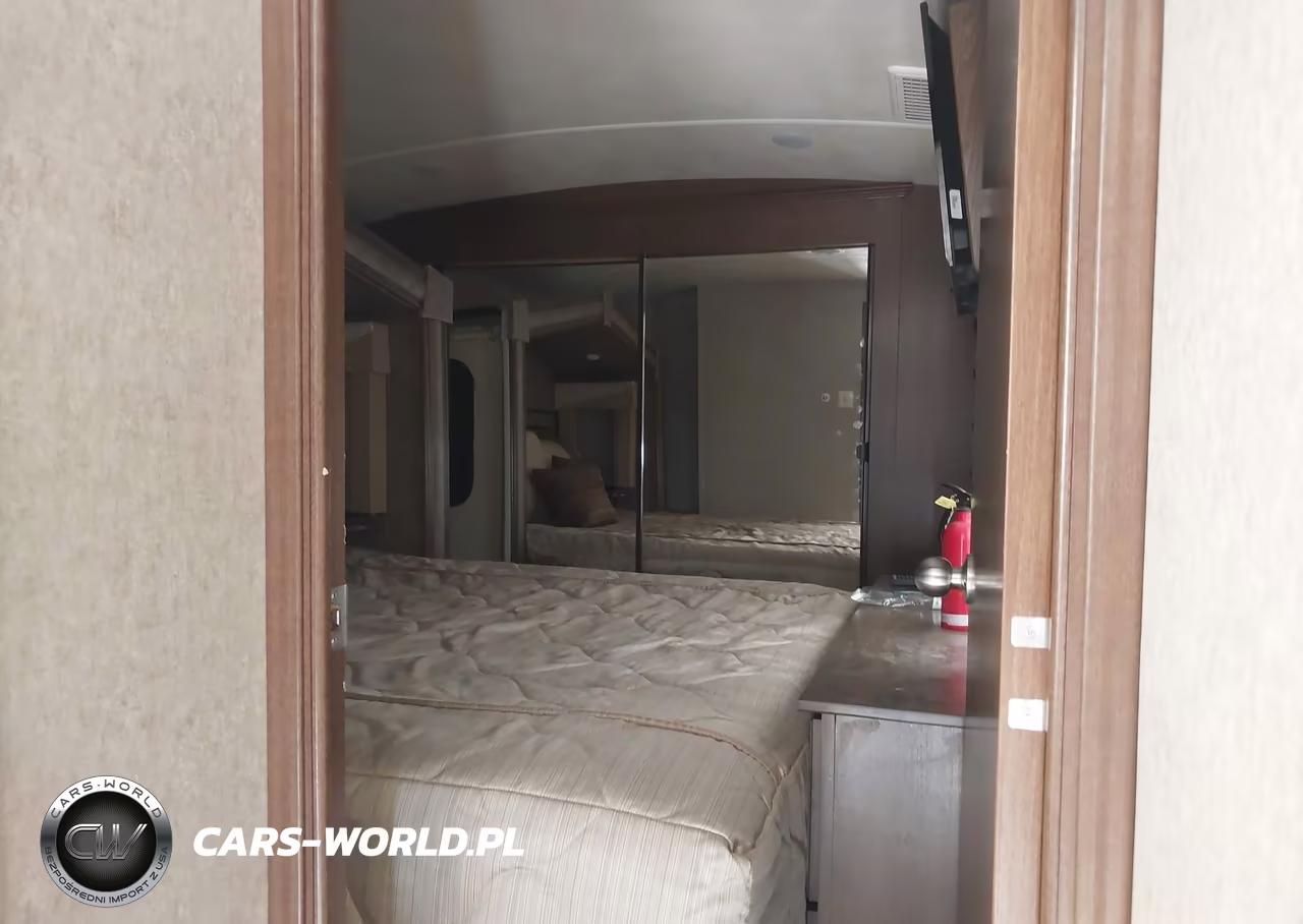 2017 Cedar Creek Silverback Series 33 VIN:4X4FCRJ29HS216347 - 12