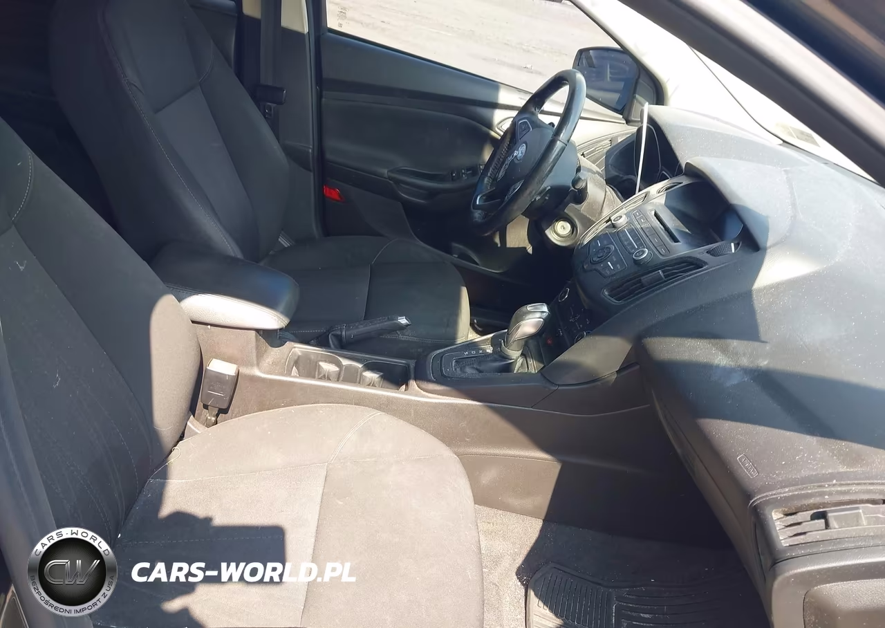 2016 Ford Focus Se VIN:1FADP3F26GL248646 - 5