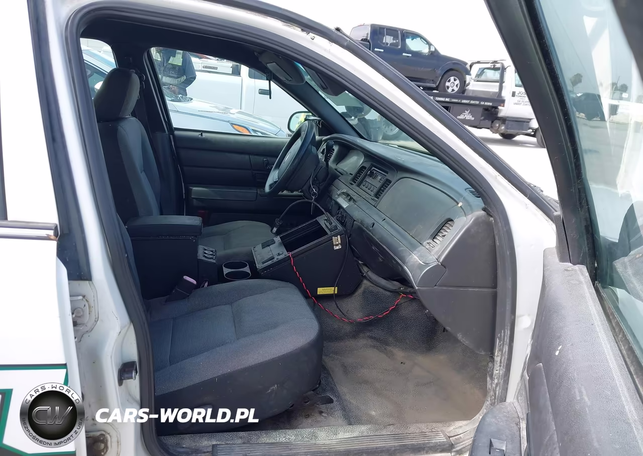 2009 Ford Crown Victoria Police Interceptor VIN:2FAHP71V19X117107 - 5