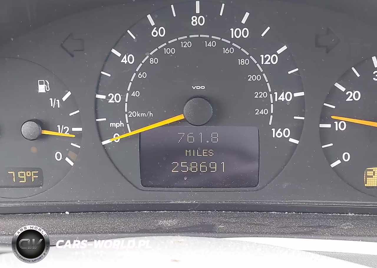 2000 Mercedes-Benz E 320 VIN:WDBJH65J9YB056292 - 18