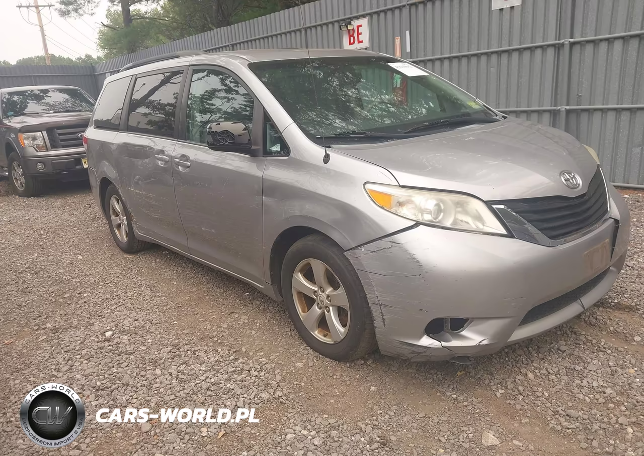 2012 Toyota Sienna Le V6 8 Passenger – zdjęcie 1 z 16
